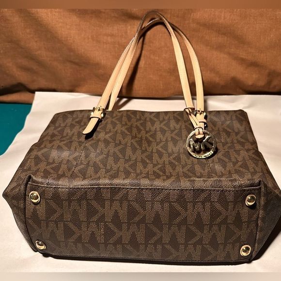 Micheal Kors Tote Bag - Picture 5 of 5
